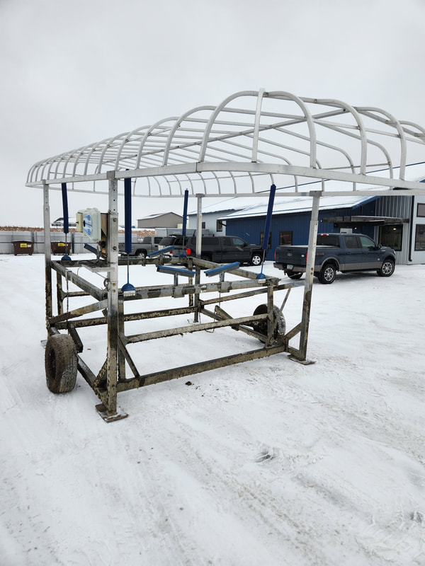 $3200 - ShoreMaster 3009 Cantilever with cradles, guide ons, 12v sidewinder, canopy frame, tan canopy cover. TR5351428/Delzer